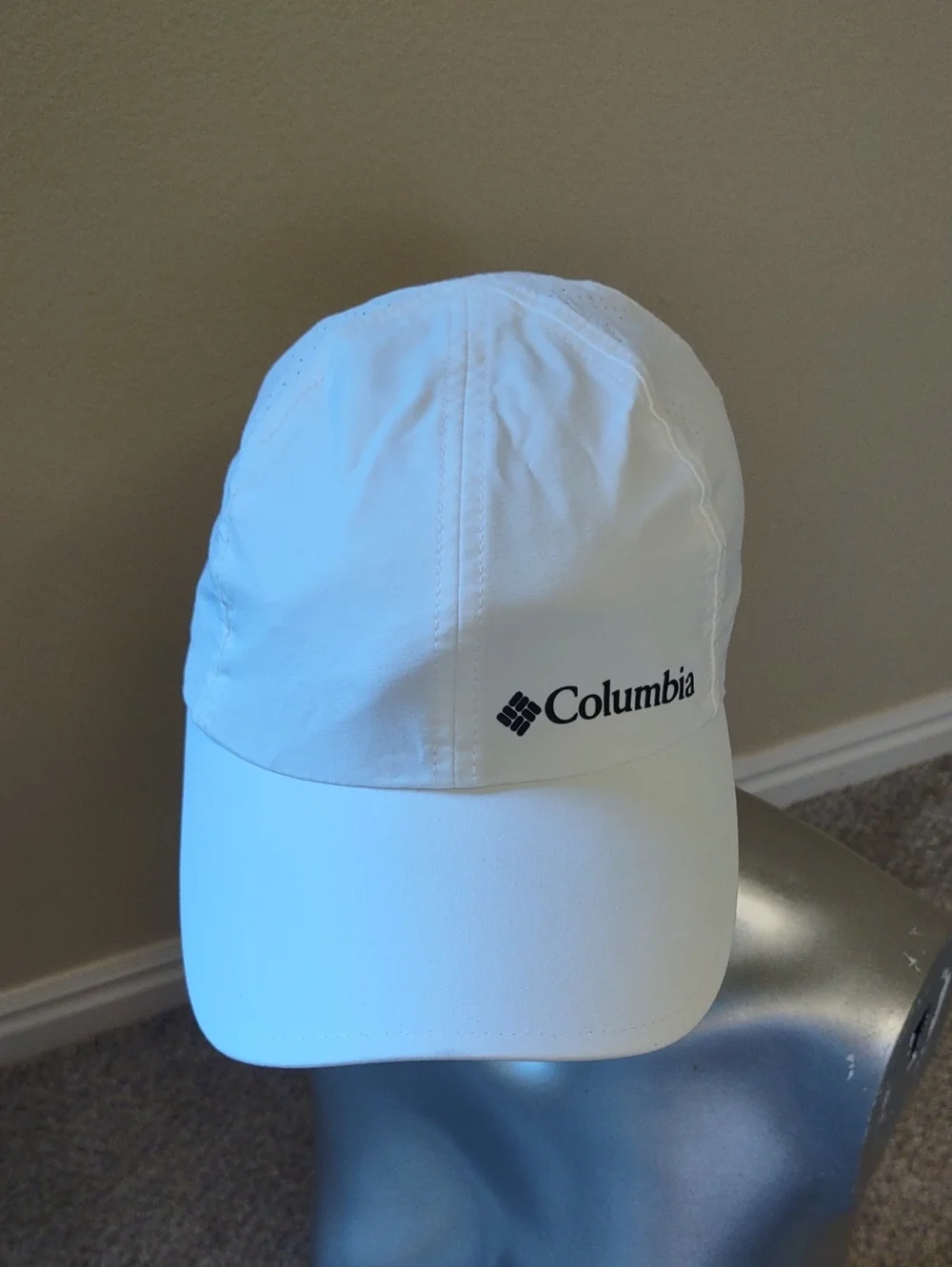 COLUMBIA | Silver Ridge IV Ball Cap Color: White